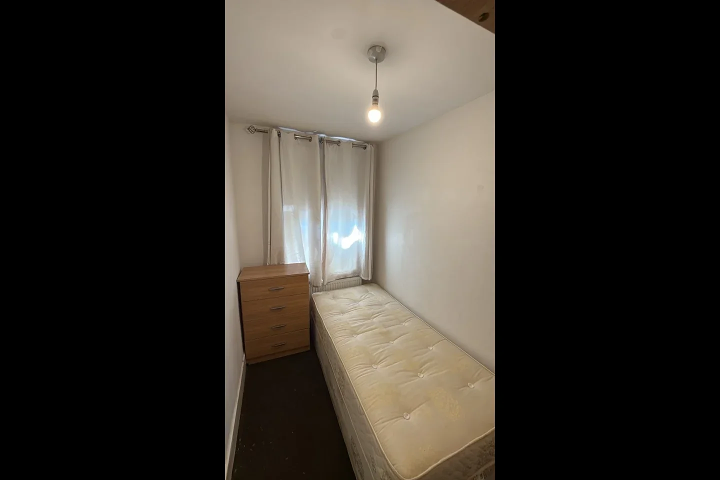 Room Denzil Road in Greater London