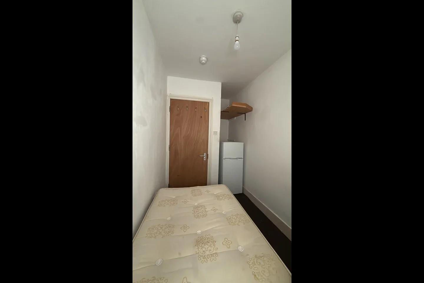 Room Denzil Road in Greater London
