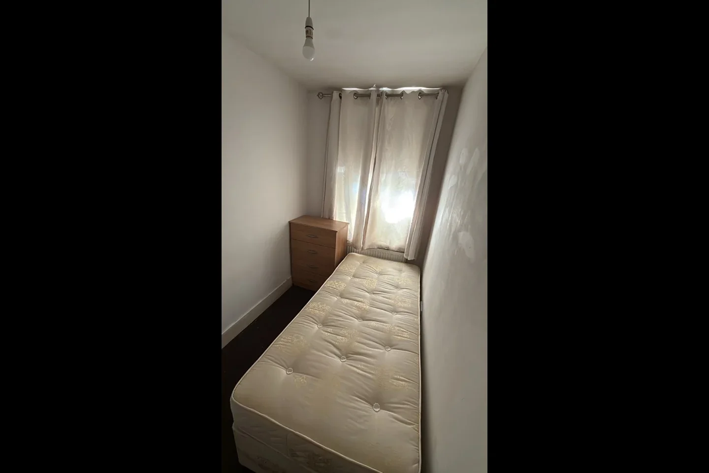 Room Denzil Road in Greater London