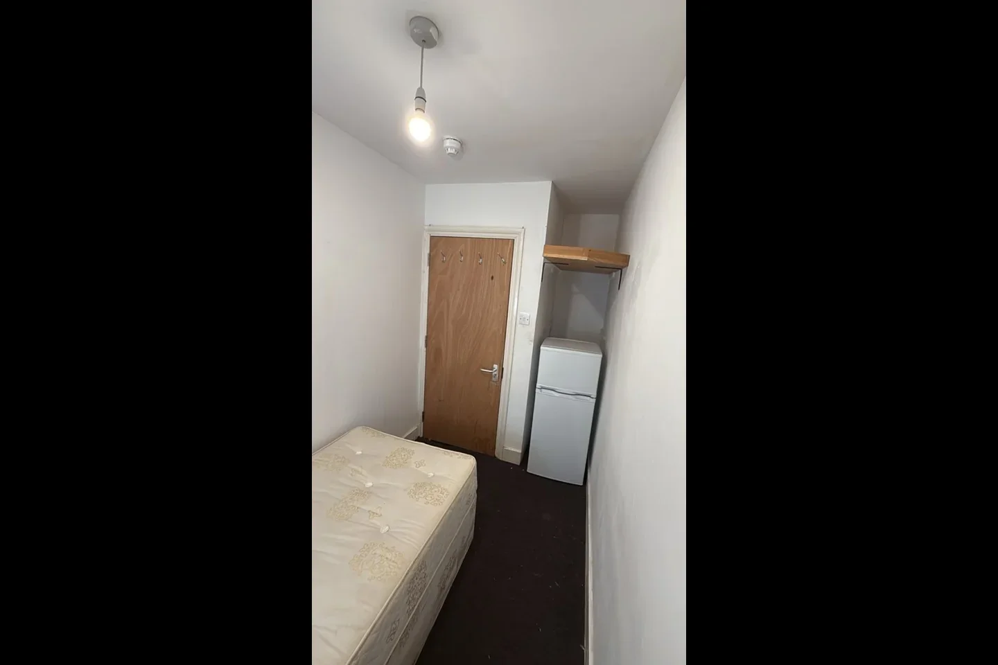 Room Denzil Road in Greater London