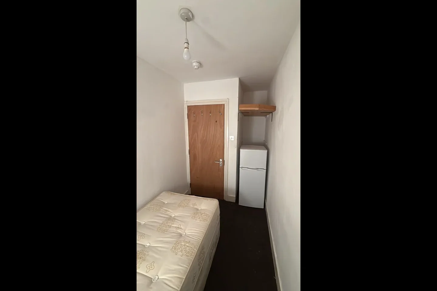 Room Denzil Road in Greater London
