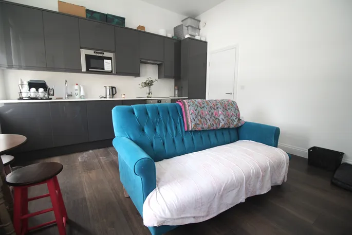 Flat Putney High Street in Greater London
