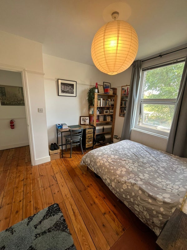 Room Chingford Road in Greater London