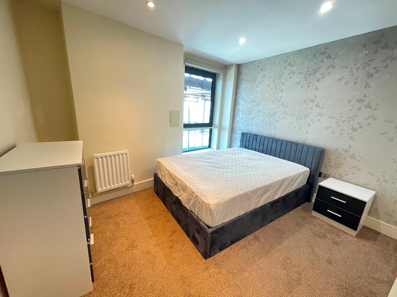 Flat Chrisp Street in Greater London