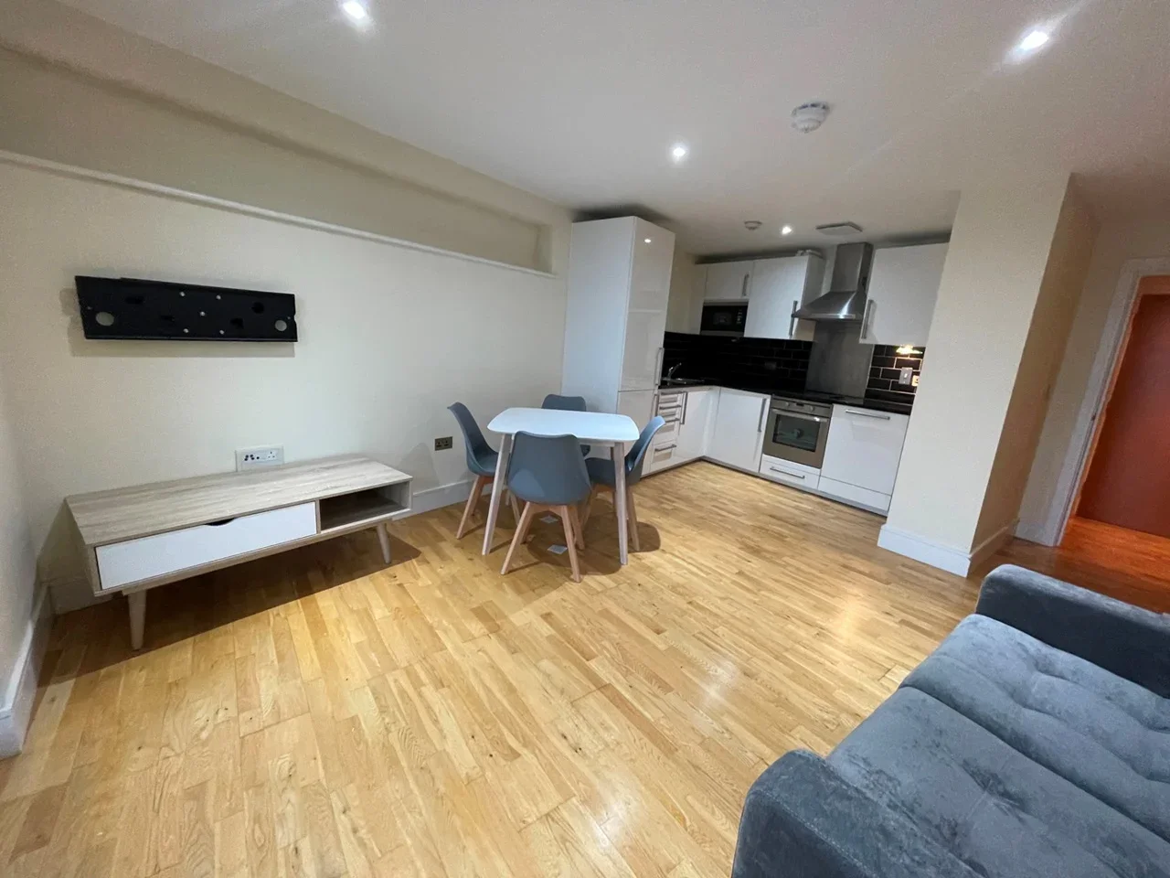 Flat Chrisp Street in Greater London