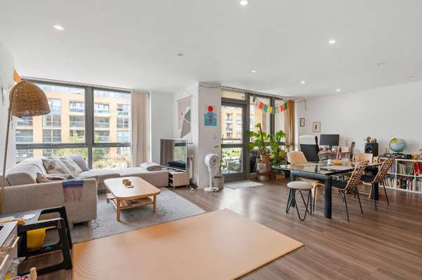 Flat Clock Tower Mews in Greater London