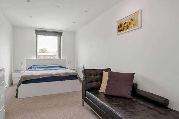 Flat Clock Tower Mews in Greater London