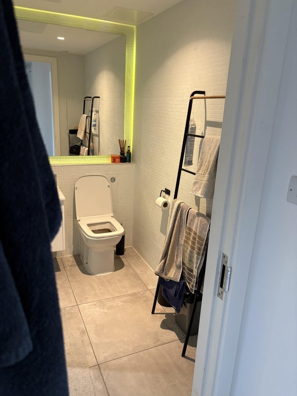 Room Tudor Road in Greater London
