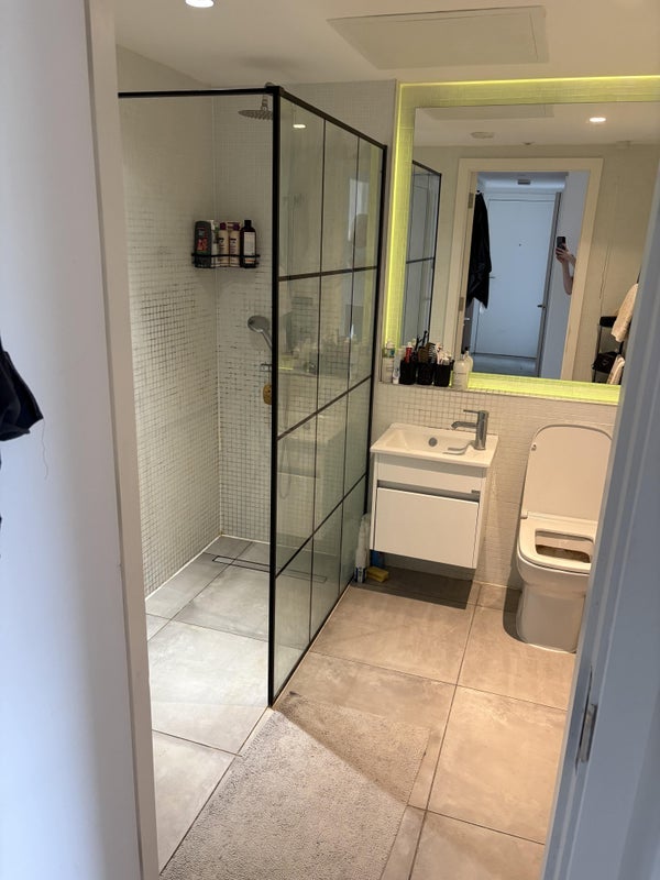 Room Tudor Road in Greater London