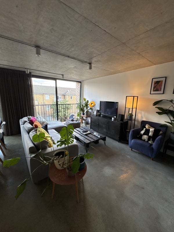 Room Tudor Road in Greater London