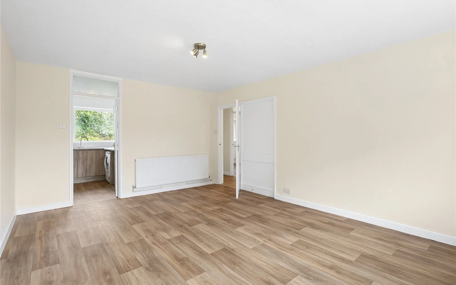 Flat Layton Court in Elmbridge