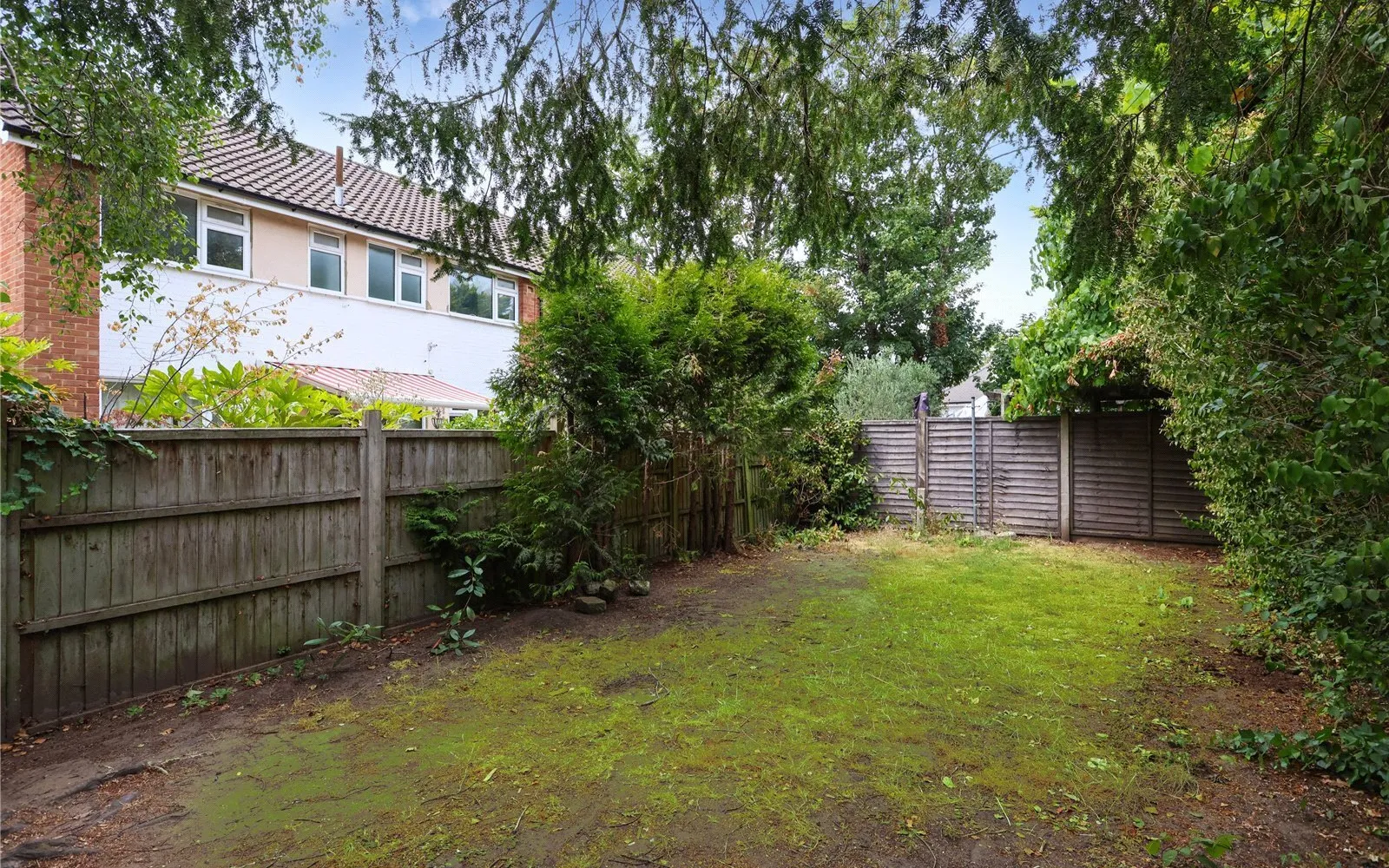 Flat Layton Court in Elmbridge