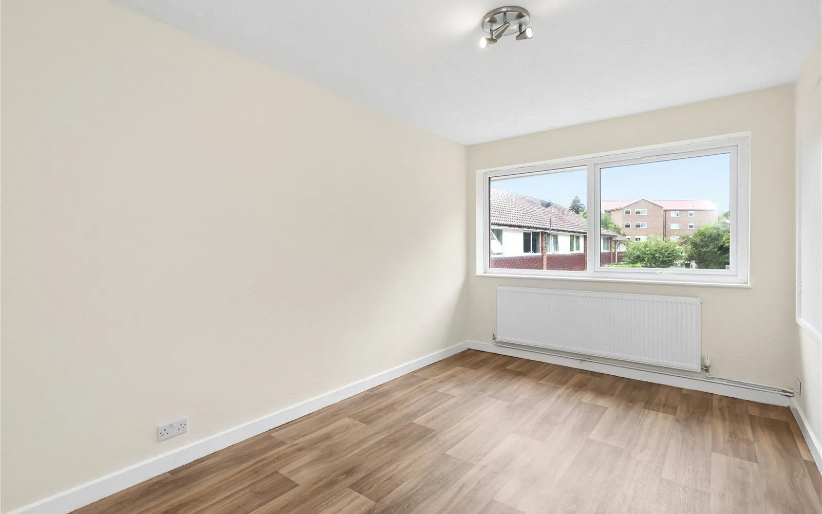 Flat Layton Court in Elmbridge