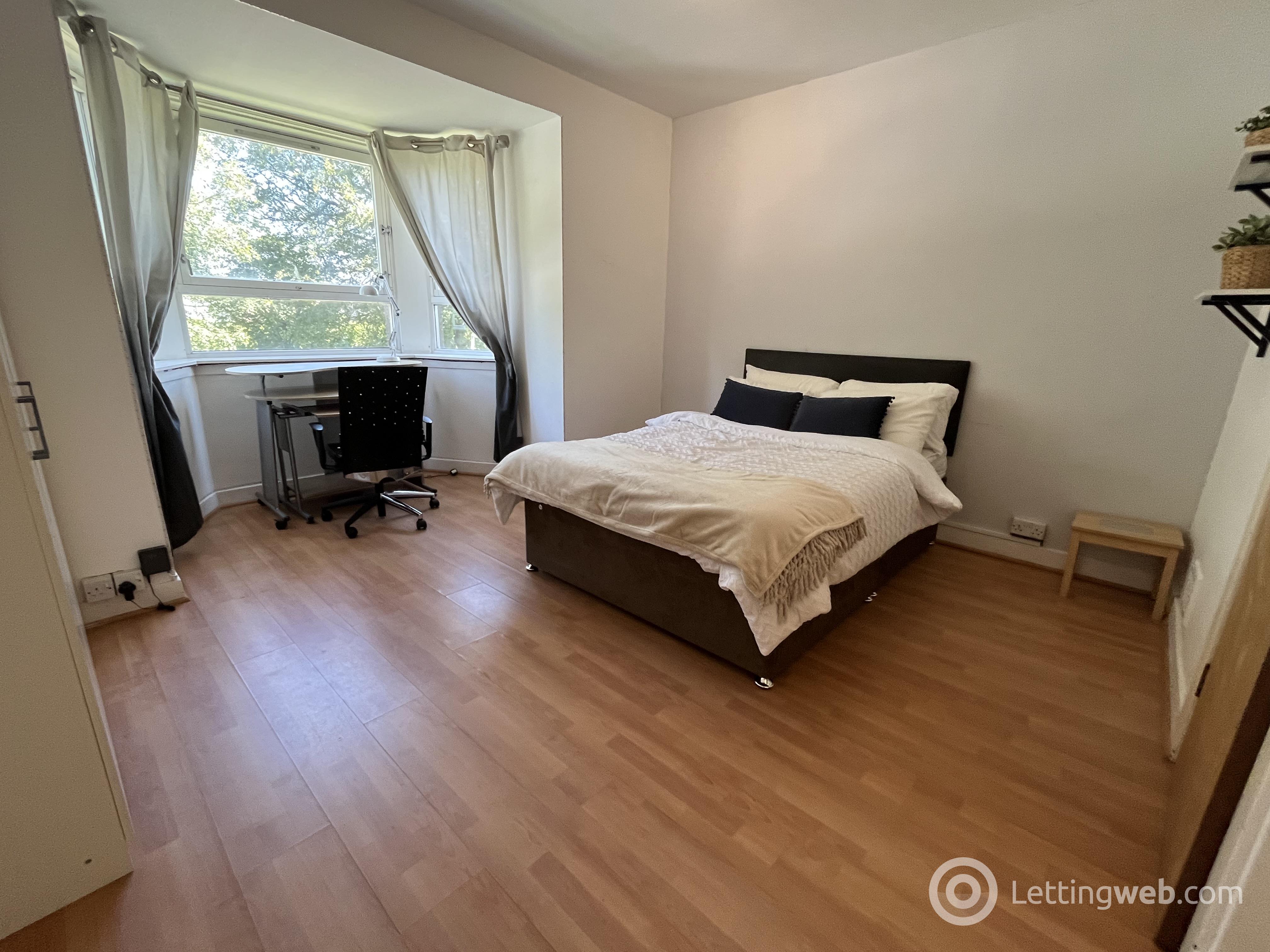Room Powis Crescent in Aberdeen City