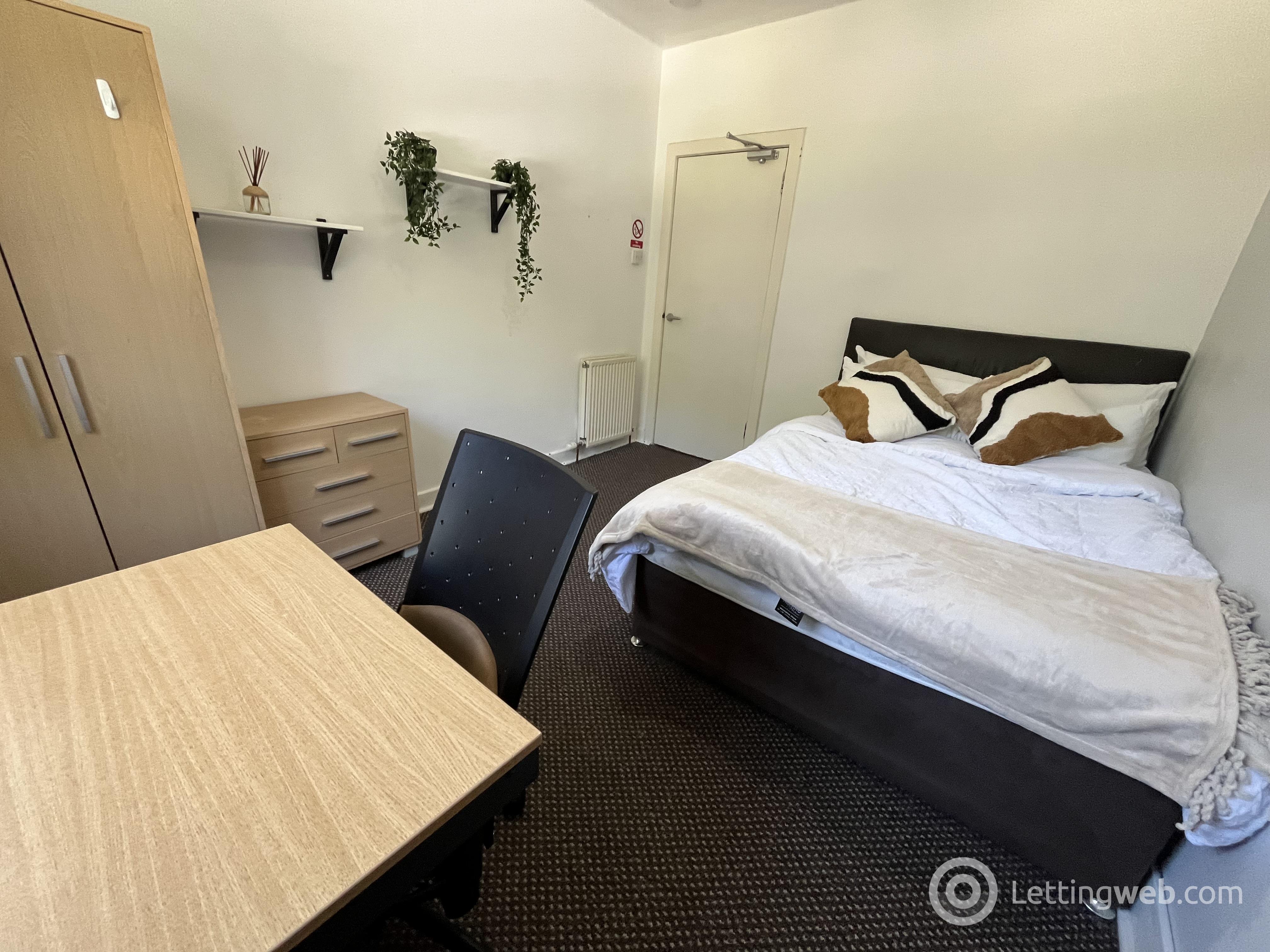 Room Powis Crescent in Aberdeen City