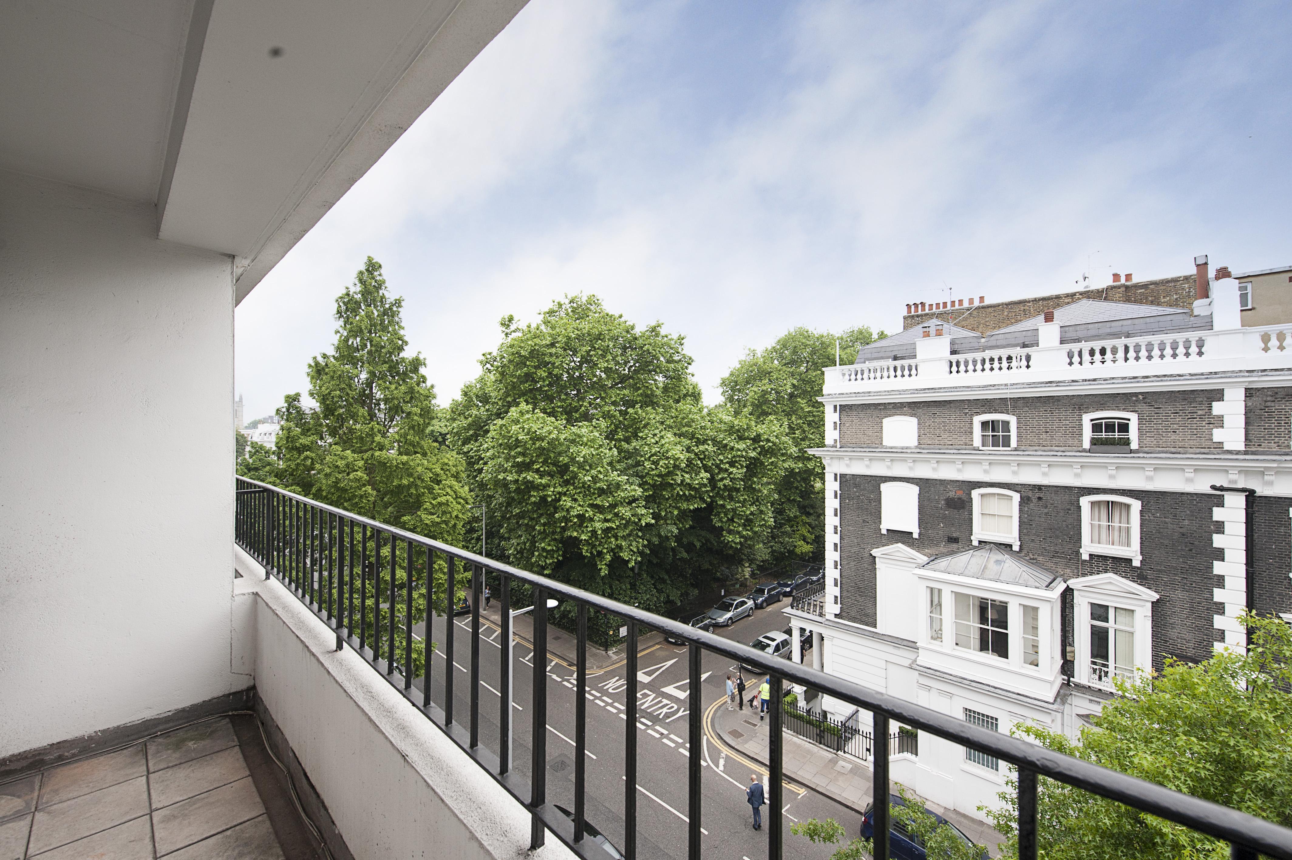 Flat Onslow Square in Greater London