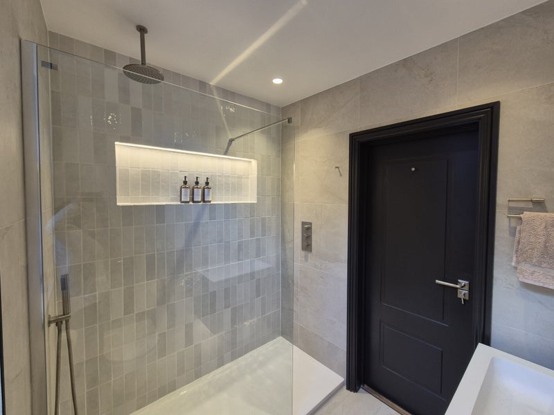 Room Wood Lane in Greater London