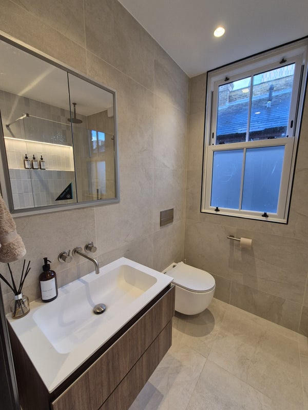 Room Wood Lane in Greater London