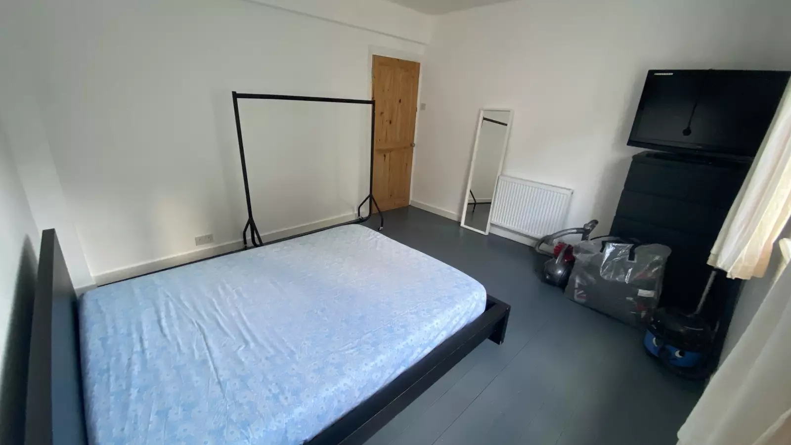 Flat Varden Street in Greater London
