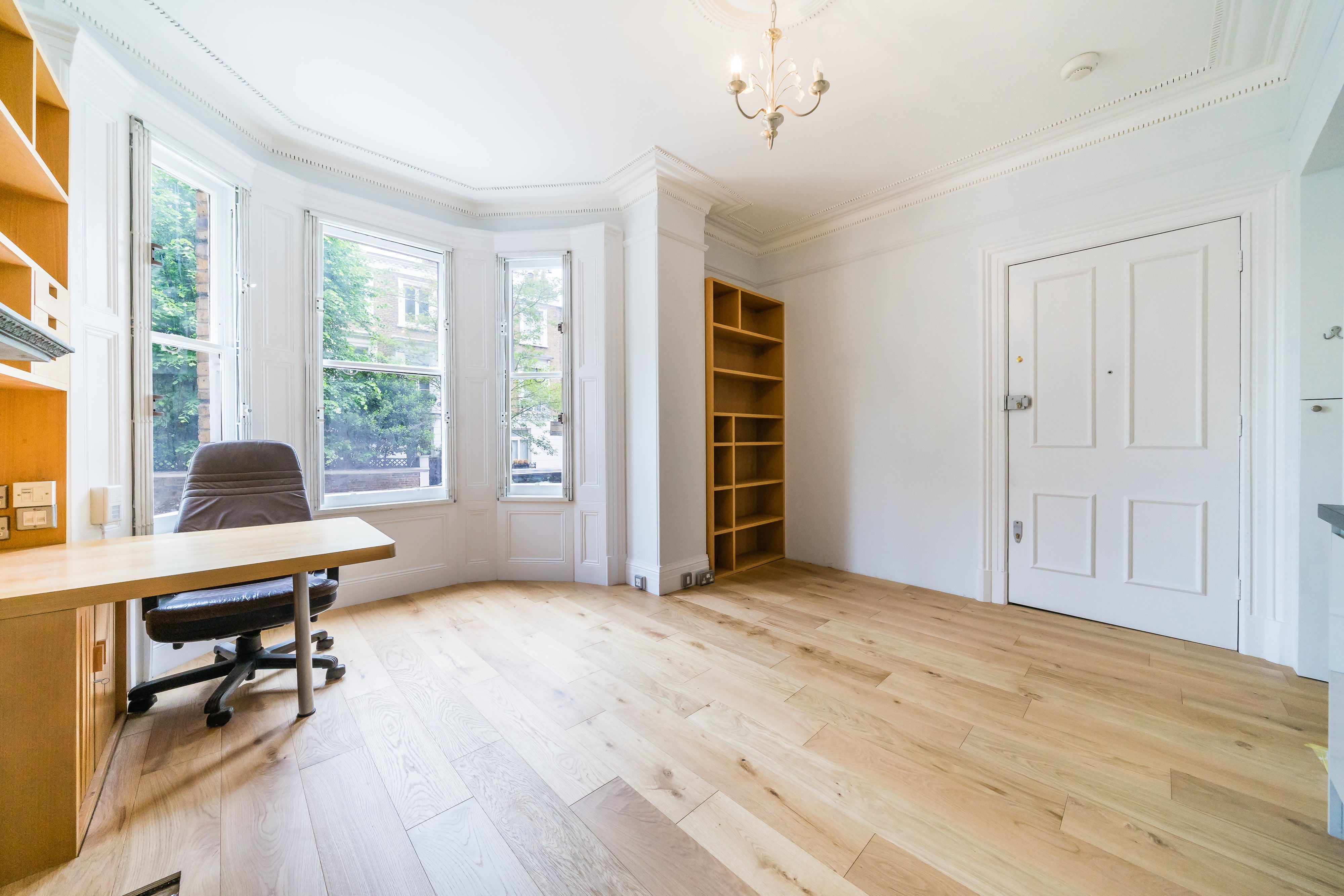Flat Airlie Gardens in Greater London