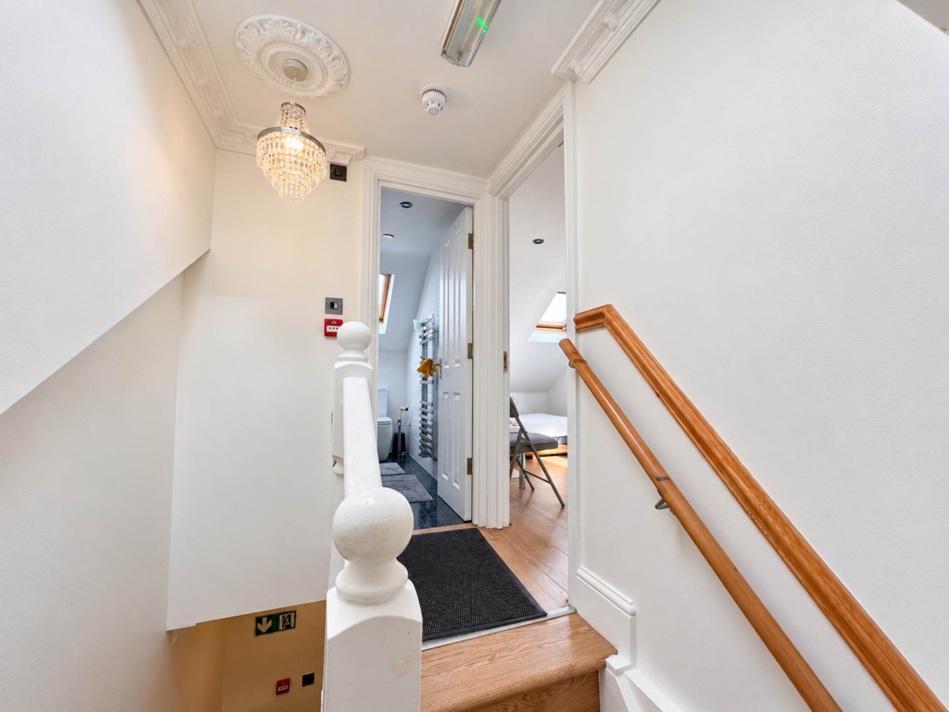 Room Byron Avenue in Greater London