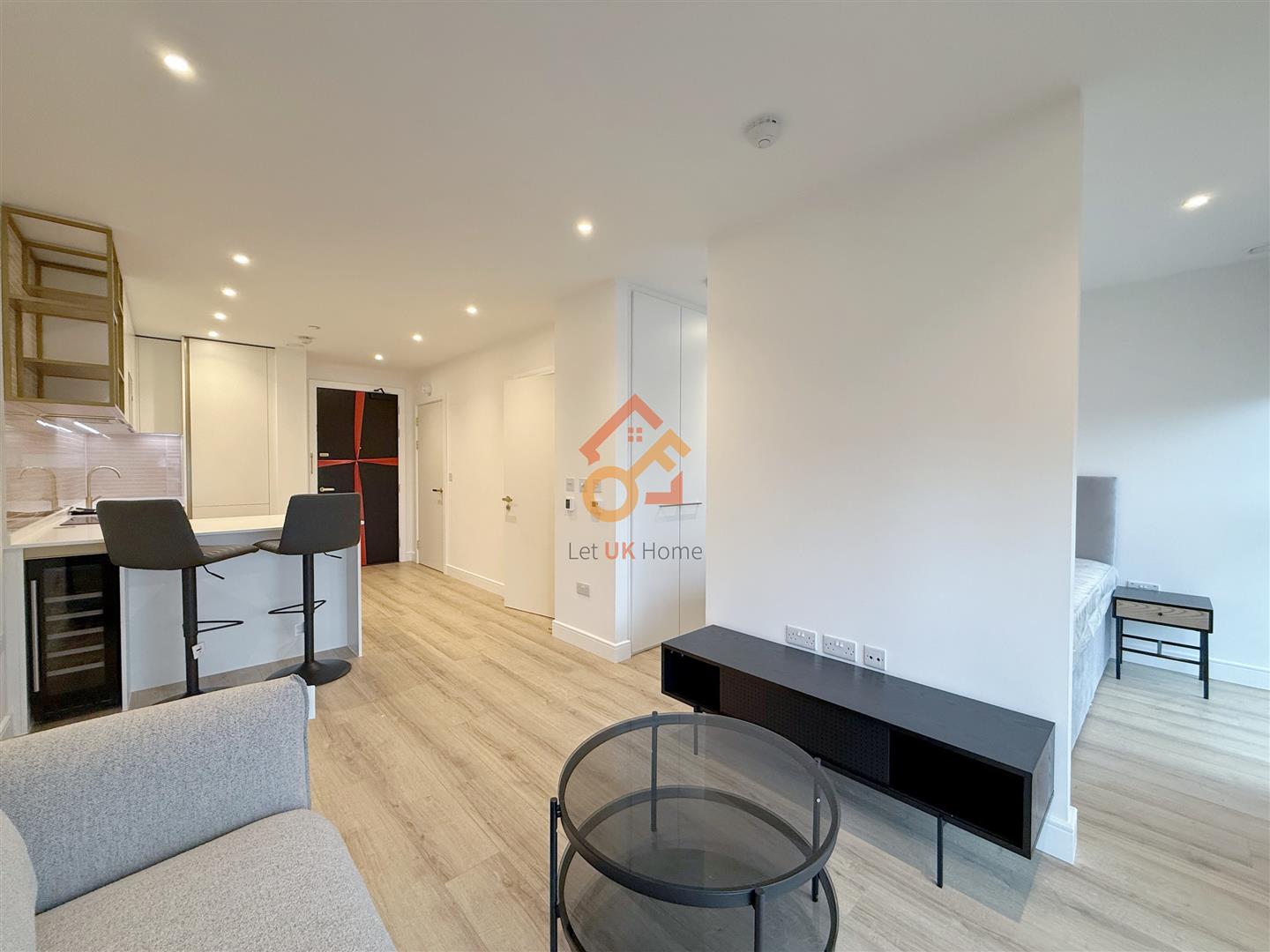 Flat Abbeydale Road in Greater London