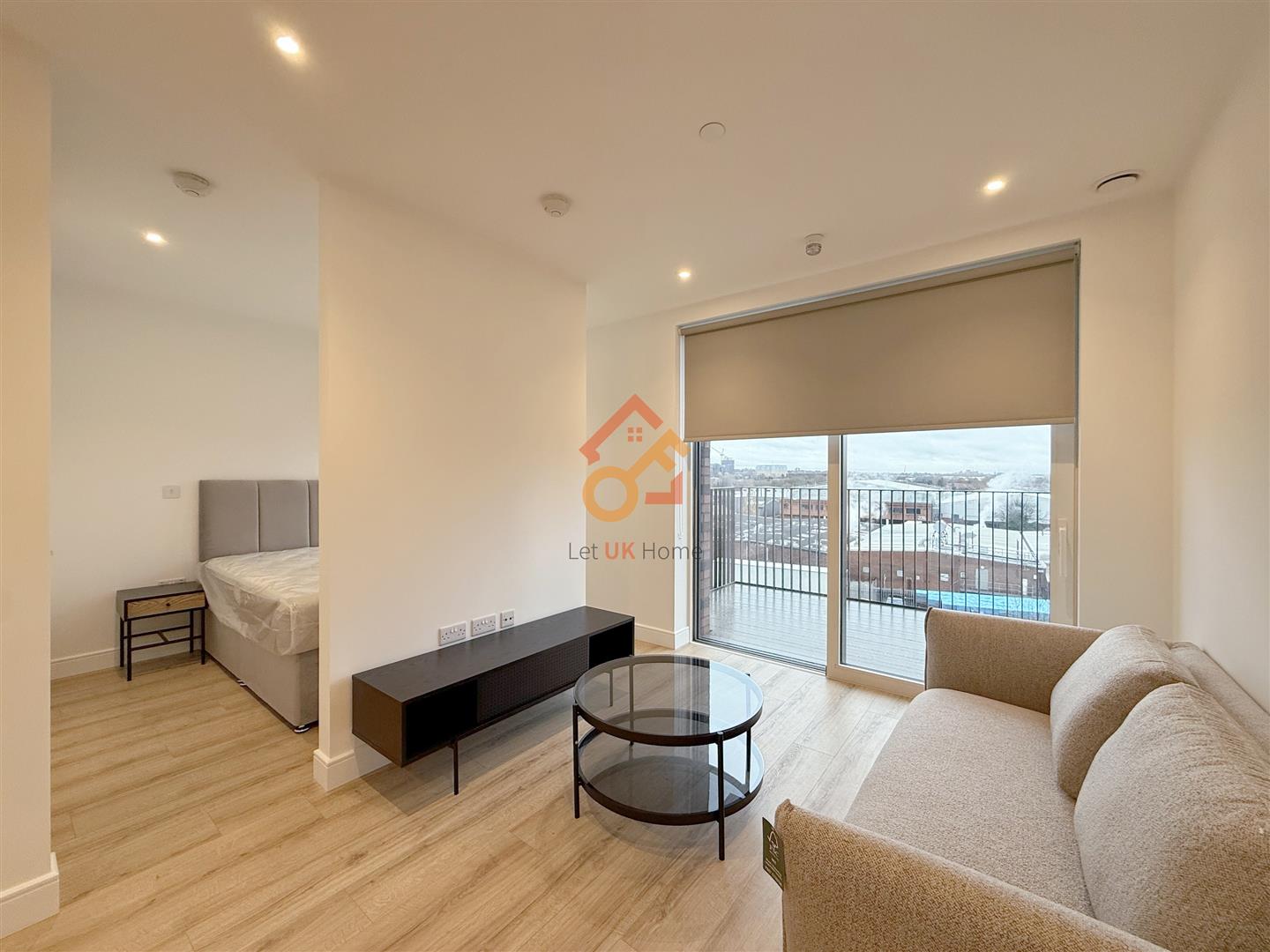 Flat Abbeydale Road in Greater London