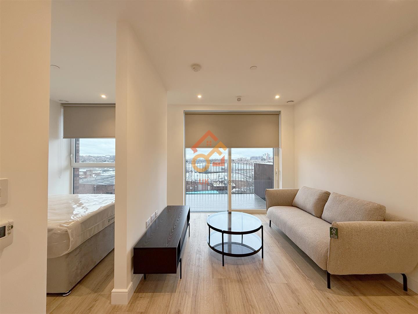 Flat Abbeydale Road in Greater London