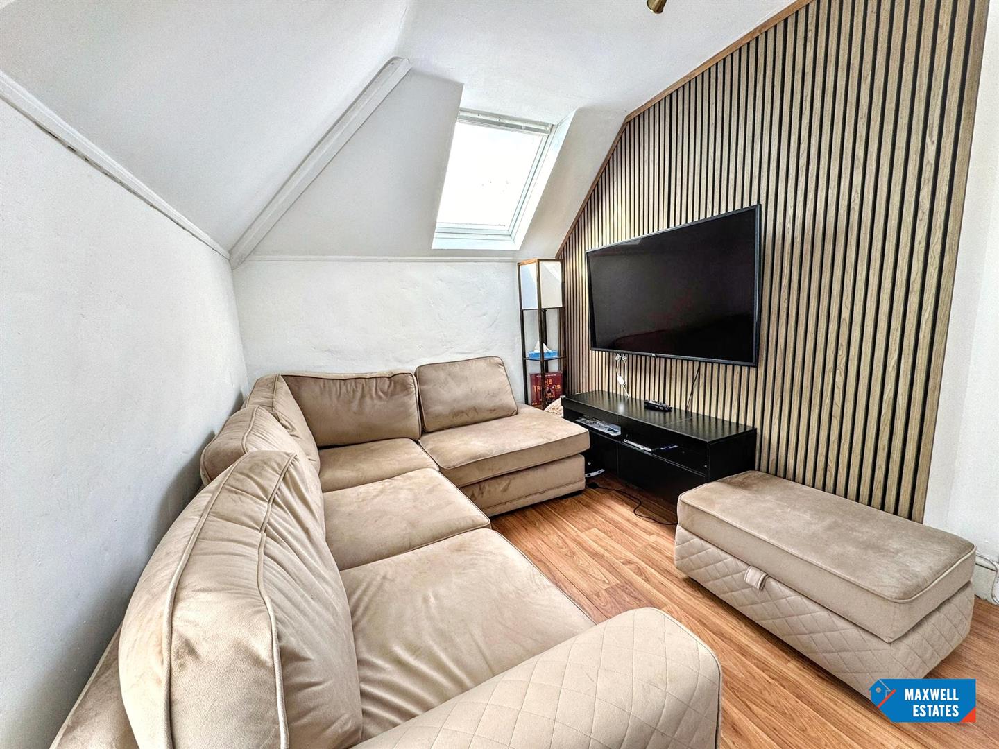 Flat Royston Grove in Greater London
