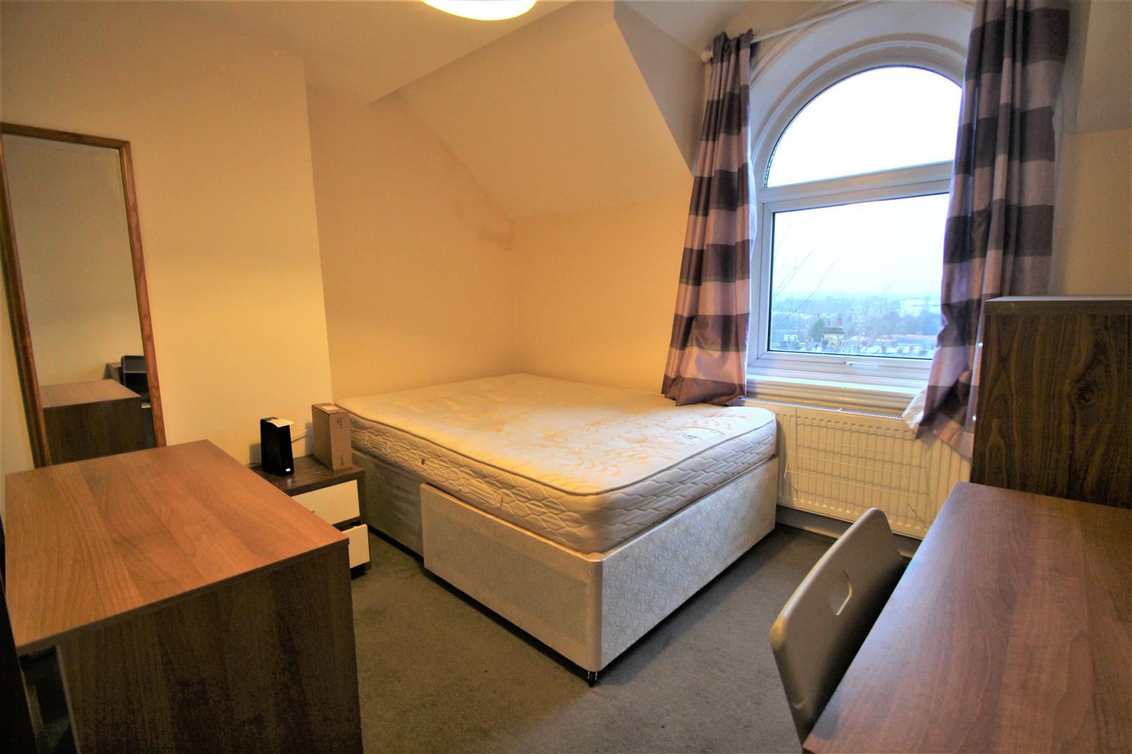 Flat Buckingham Grove in Leeds