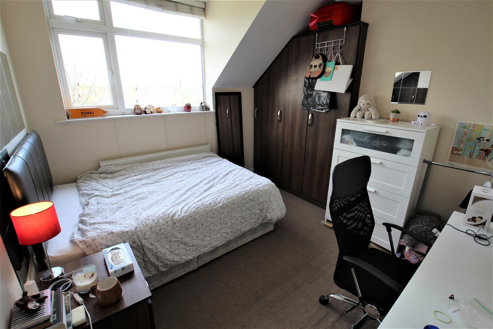 Flat Buckingham Grove in Leeds