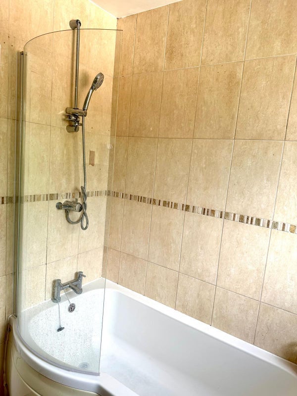 Room Chestnut Grove in Greater London