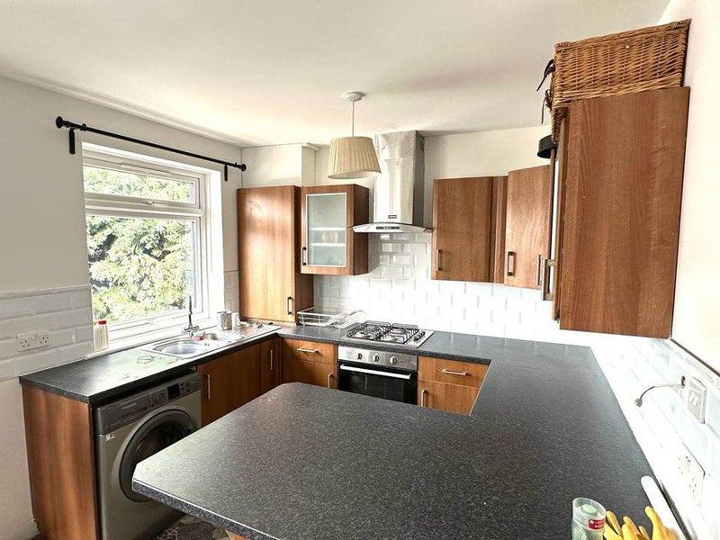 Room Chestnut Grove in Greater London