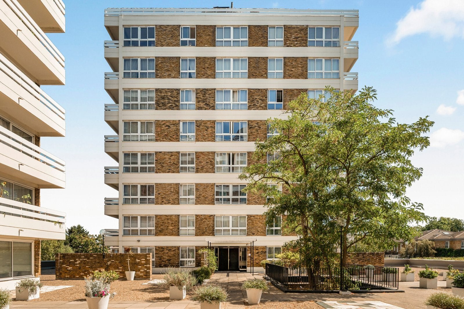 Flat Warwick Drive in Greater London