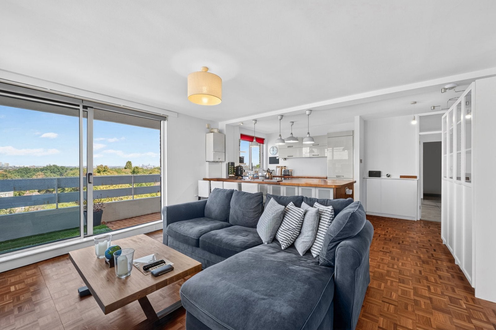 Flat Warwick Drive in Greater London