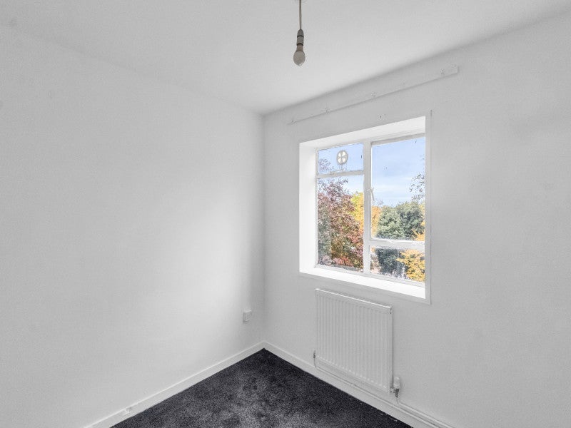 Room Bowie Close in Greater London