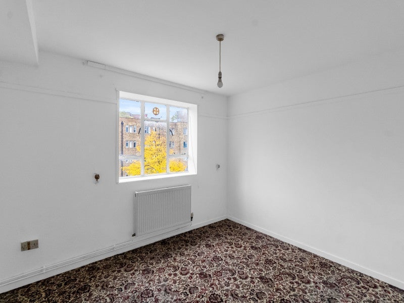 Room Bowie Close in Greater London