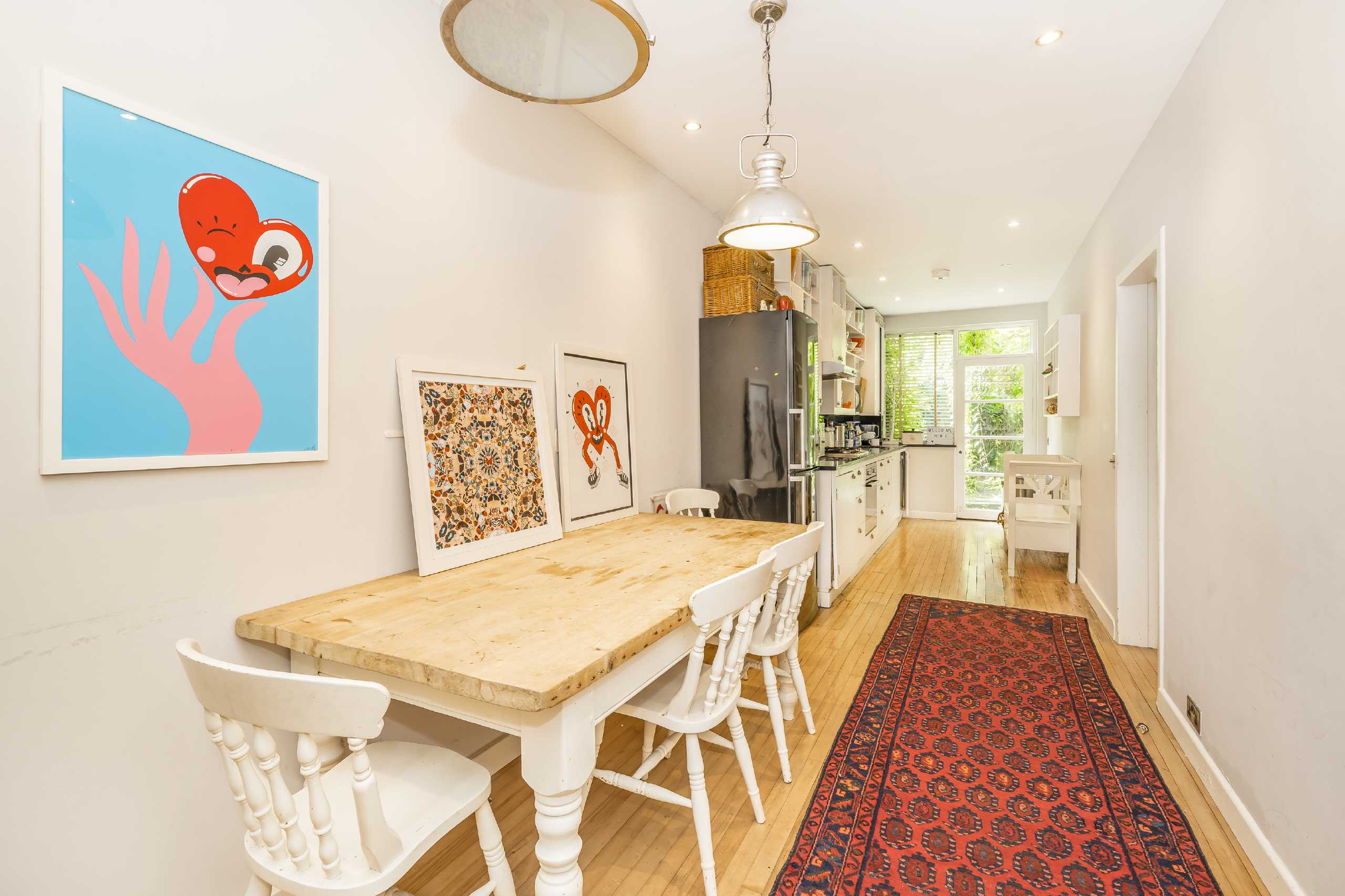 Flat Holland Road in Greater London