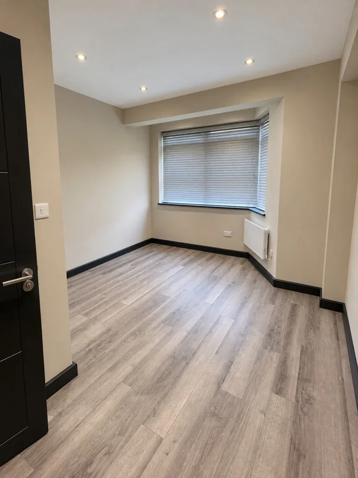 Flat Byron Road in Greater London