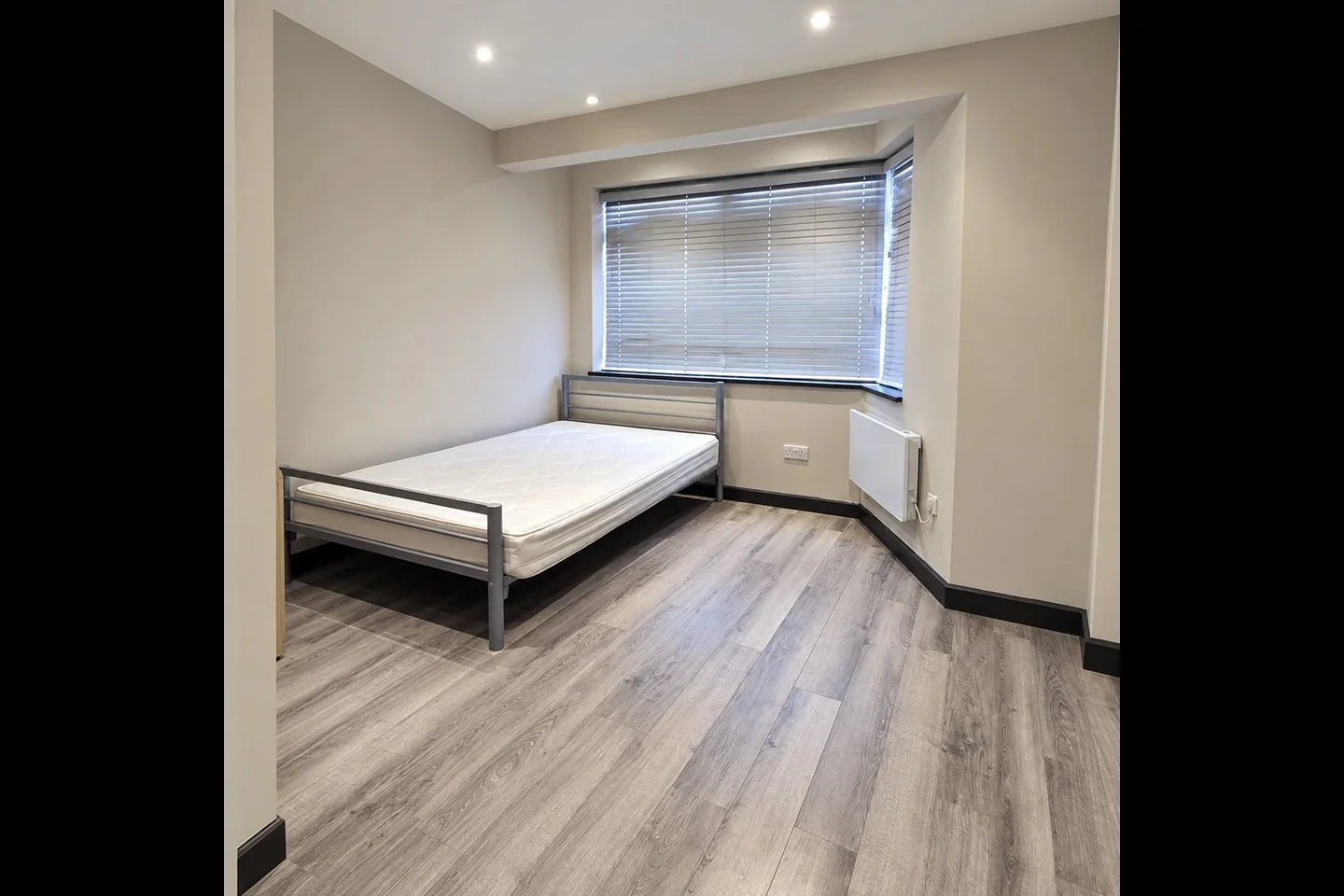 Flat Byron Road in Greater London