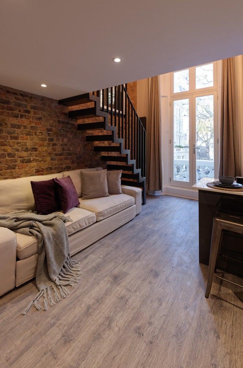 Flat Linden Gardens in Greater London