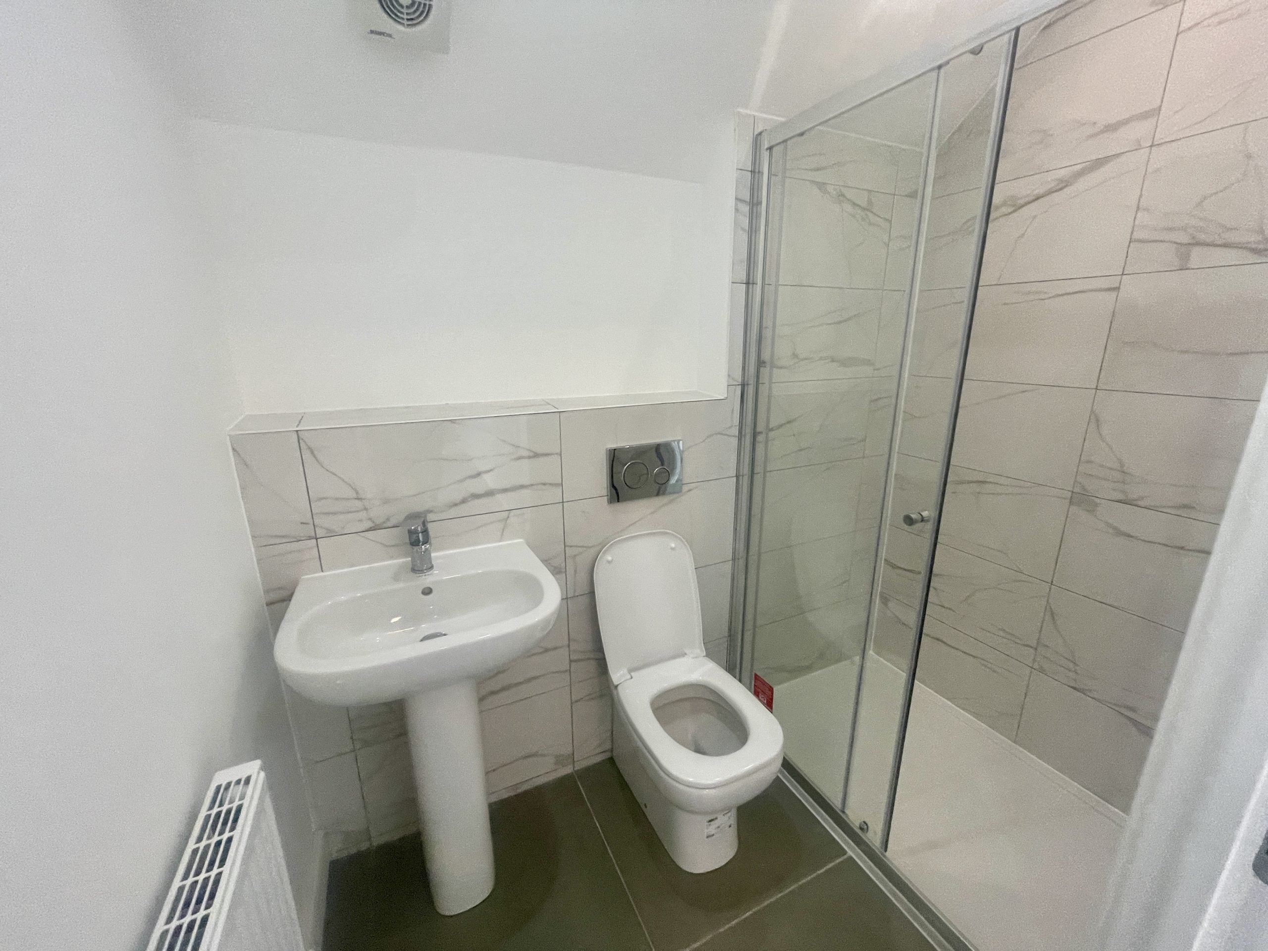 Room Eighth Avenue in Luton
