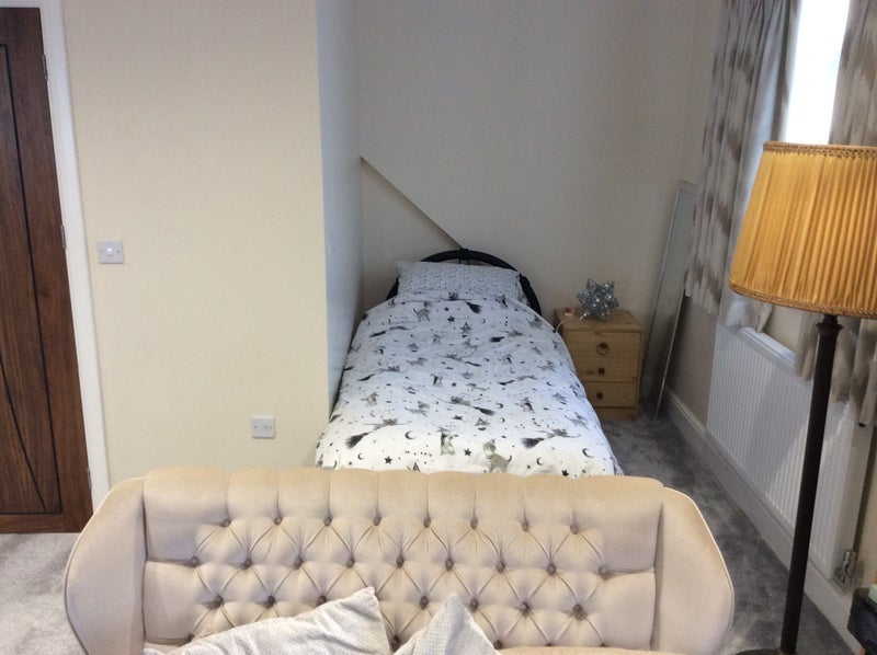 Room Courtfield Avenue in Greater London