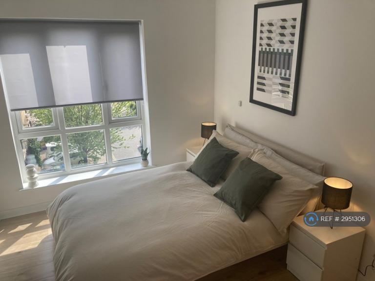 Flat St Georges Way in Greater London