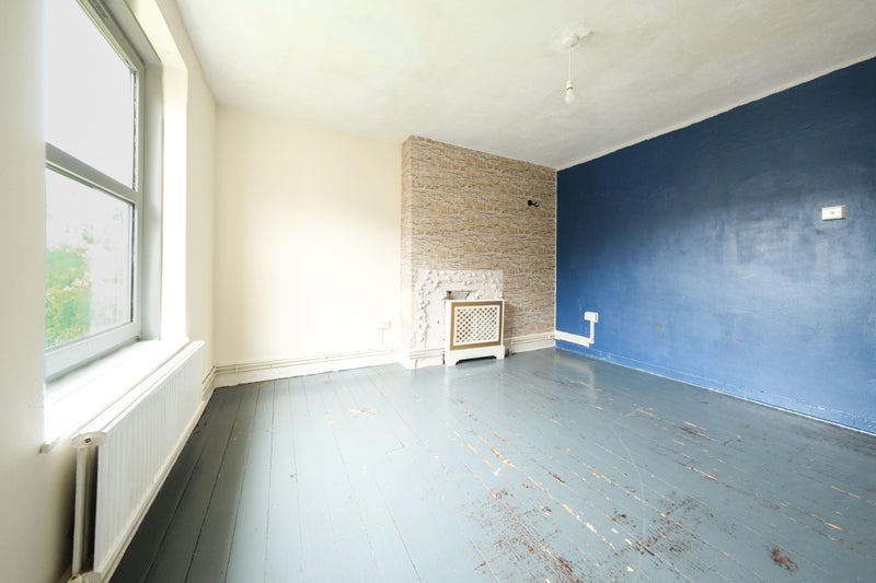Room Atkins Road in Greater London