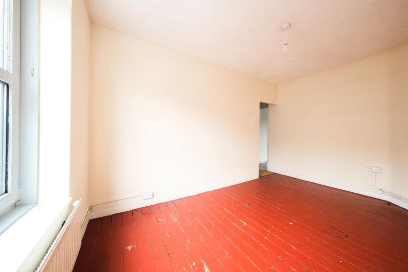 Room Atkins Road in Greater London