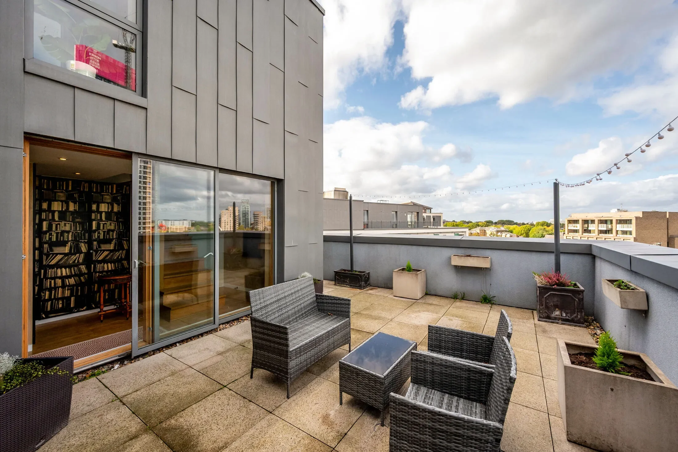 Flat Hardwicks Square in Greater London