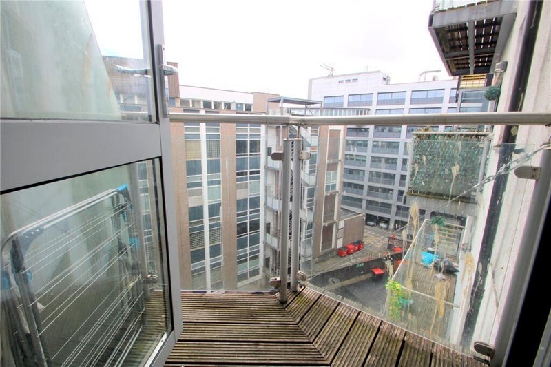 Flat Marsh Street in Bristol