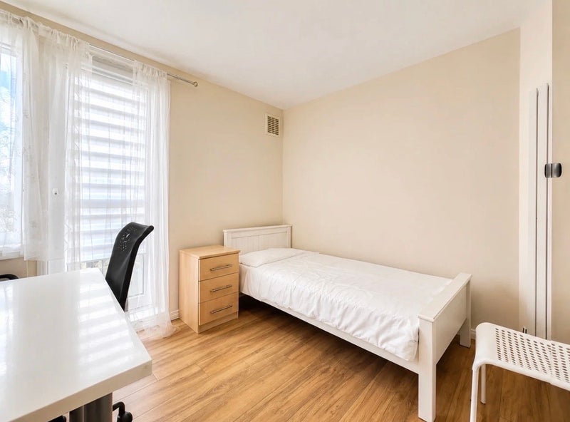 Room Compton Close in Greater London