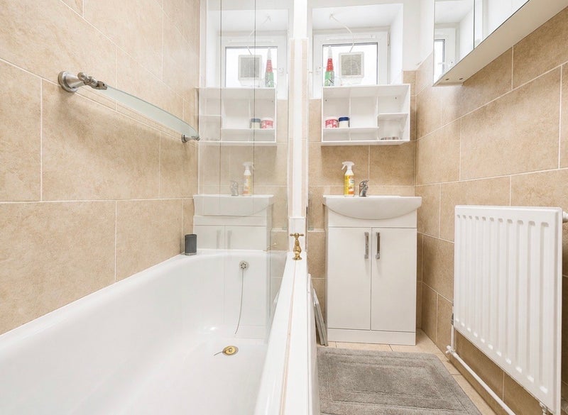 Room Compton Close in Greater London